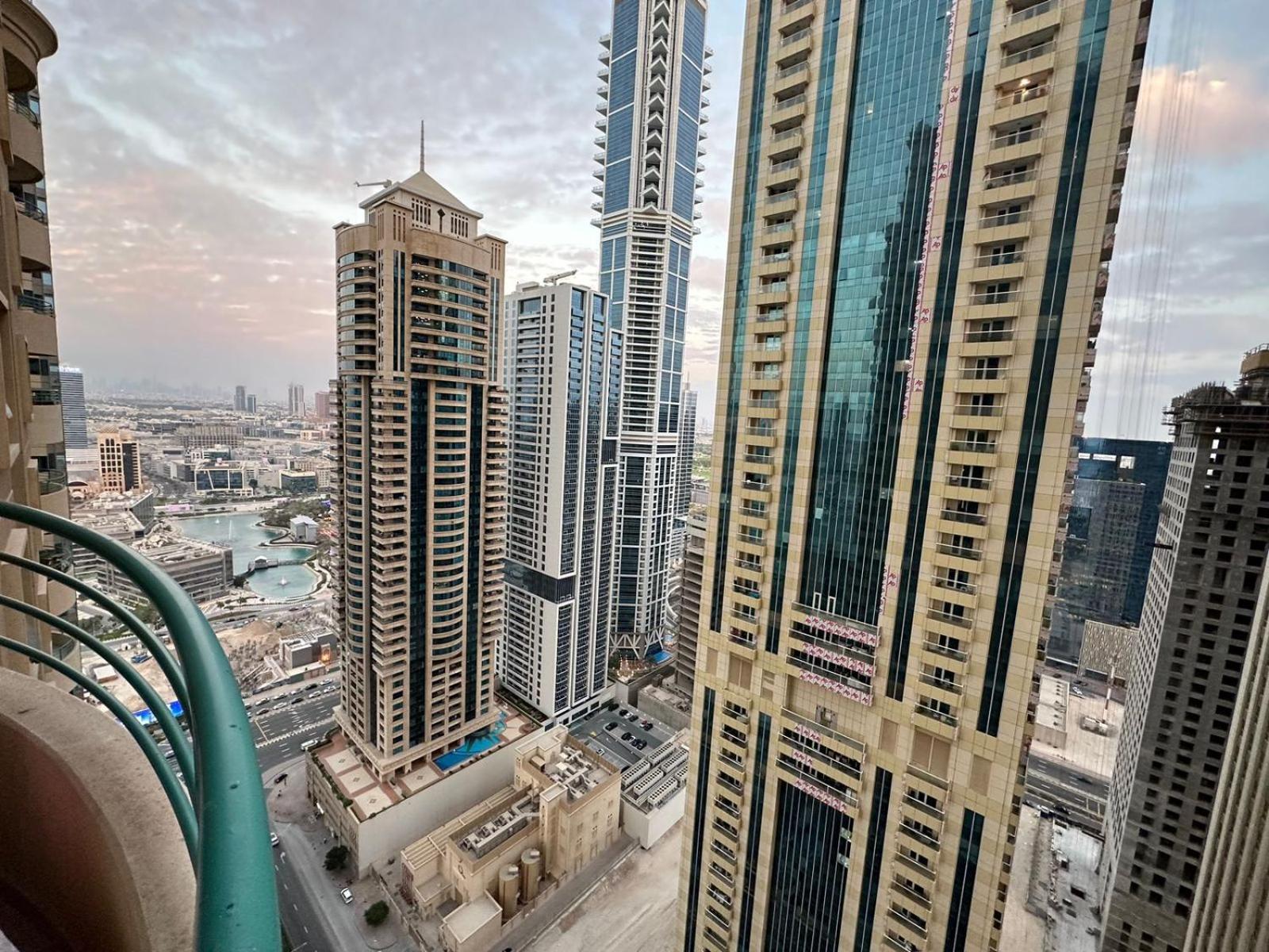 Nice Single Rooms For "Girls" Only In Dubai, Marina Exterior foto