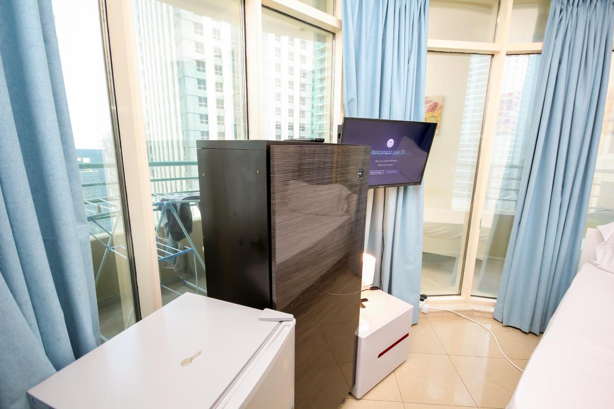 Nice Single Rooms For "Girls" Only In Dubai, Marina Exterior foto