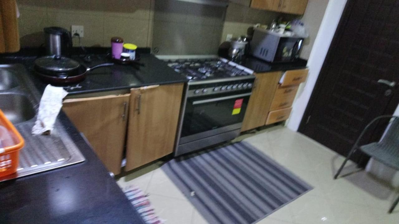 Nice Single Rooms For "Girls" Only In Dubai, Marina Exterior foto