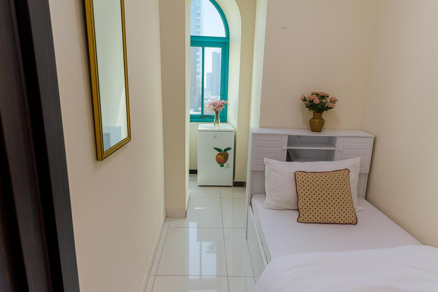Nice Single Rooms For "Girls" Only In Dubai, Marina Exterior foto